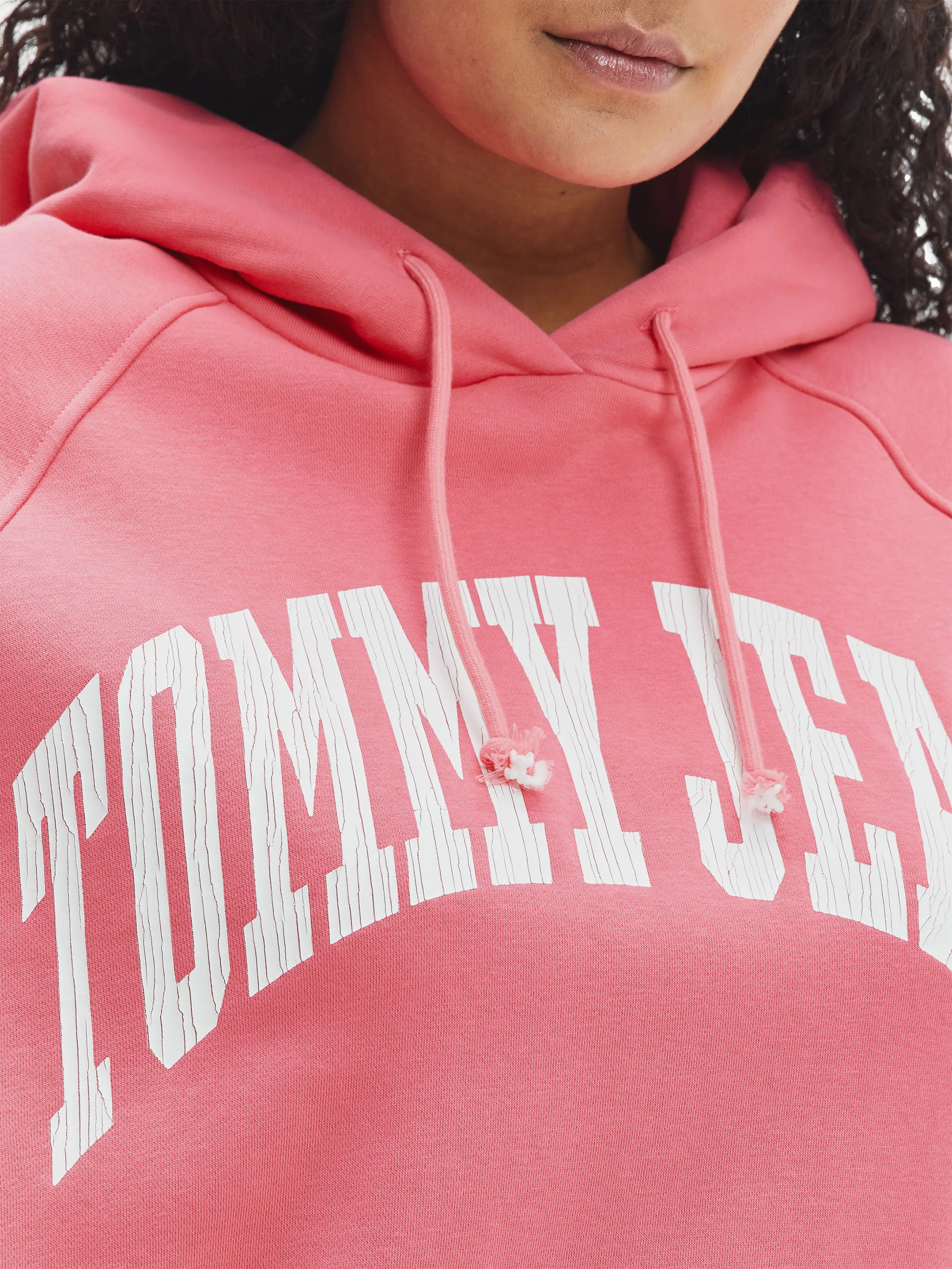 Curve College Hoodie | Sweatshirts & Hoodies | Tommy Jeans